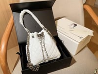 شنطة شانيل دلو