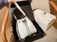 شنطة شانيل دلو