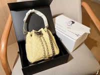 شنطة شانيل دلو