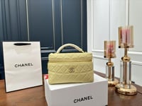 شنطة شانيل فانيتي اصفر