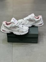 New Balance 530 ابيض - وردي