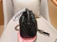 شنطة شانيل دلو