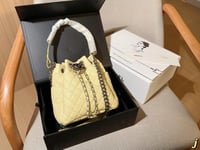 شنطة شانيل دلو