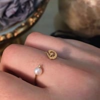 خاتم حرف ناعم مع لولو