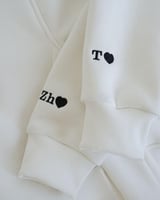 هودي القلب مطرز بحروف مخصصة تطريز