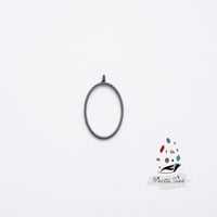 159 - تعليقة شكل بيضاوي لون اسود