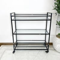 عربية تقديم 3 دور اسود