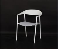 كرسي لون ابيض