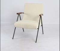 كرسي لون ابيض