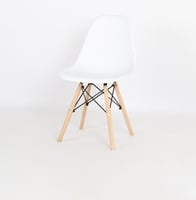 كرسي بلاستيك مفرد بقاعدة خشب ابيض