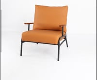 كرسي لون اورنج