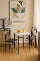 طاولة مع 2 كراسي