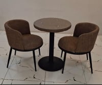 طاولة مع 2 كراسي لون بني