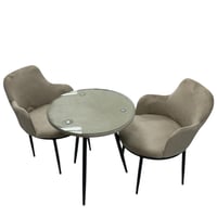 طاولة مع 2 كرسي