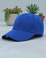 كاب مع شعار على مزاجك