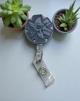 حامل بطاقة مع شعار مجسم ميدك