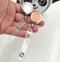 حامل بطاقة دائري معدني