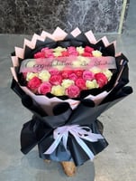 باقة ورد لونين فوشي وابيض