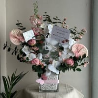 فازة ورد صناعي لكل المناسبات قابلة لتخصيص