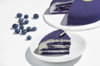 عرض كيكه مع الورد وبالون