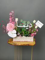 استاند اكرلك ورد صناعي مع الاسم او العبارة