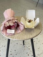 كيك مع باقة ورد