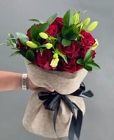 باقة ورد تغليف قماش خيش