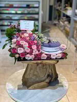 عرض كيكه مع الورد وبالون