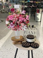 فازة ورد مع شوكلاتة هانفريان