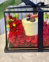 تنسيق كيك ورد بوكس زجاجي خشبي