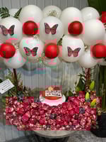 تنسيق فخم كيكة وبالونات