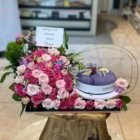 عرض كيكه مع الورد وبالون