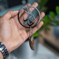 تعليقة سيارة اكريلك بالاسم شكل جديد