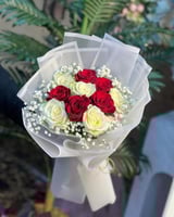 باقة ورد لونين حسب اختيارك