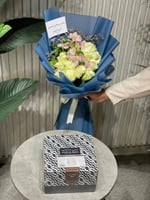 باقة ورد وكيكه اني وداني