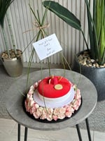 تنسيق كيكة مع ورد