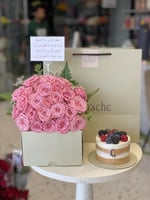 كيك جاناش مع تنسيق ورد