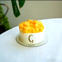 كيكة جاناش مع باقة ورد منوع