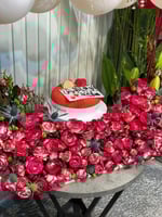 تنسيق فخم كيكة وبالونات