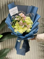 باقة ورد وكيكه اني وداني