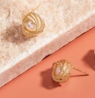 أقراط الماسية فاخره مرصعة باللؤلؤ المائي العذب