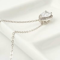 سلسال فاخر شفاف من الزركونيا المكعبة على شكل دمعه