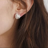 أقراط الماسية فاخره مرصعة باللؤلؤ المائي العذب