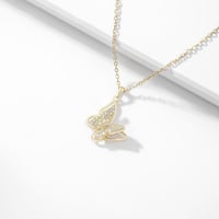 سلسال مطلي بالذهب عيار 18 على شكل فراشة مرصع بالزر...