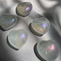 كلير كوارتز اورا قلب صغير Aura