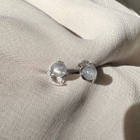 اقراط لابرادوريت