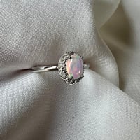 خاتم اوبال ابيض