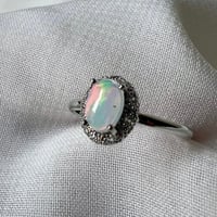 خاتم اوبال ابيض