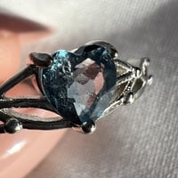 خاتم لندن توباز شكل قلب