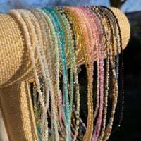 سلاسل احجار كريمة